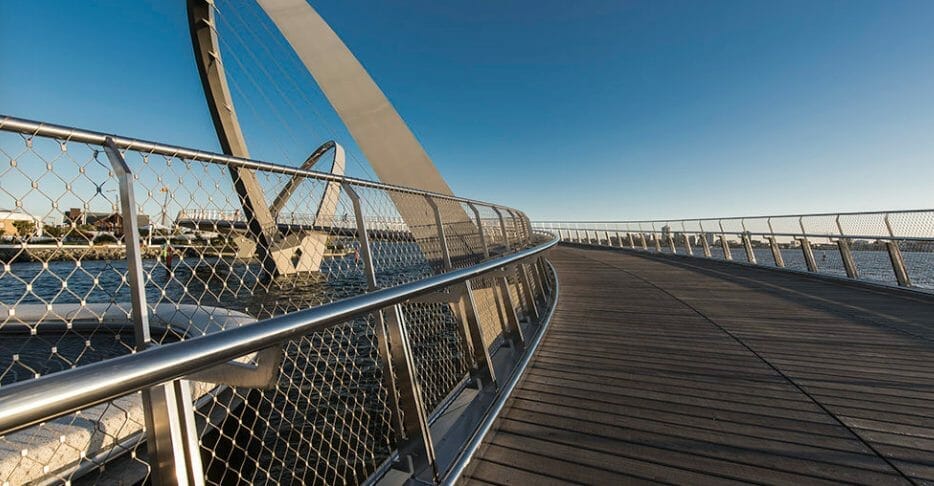 Advantages of Stainless Steel Fence Mesh