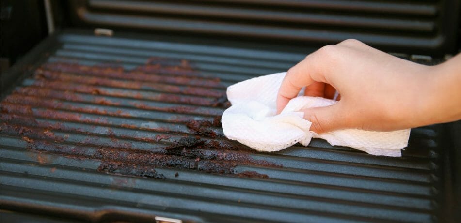 Cleaning the Grill Grates