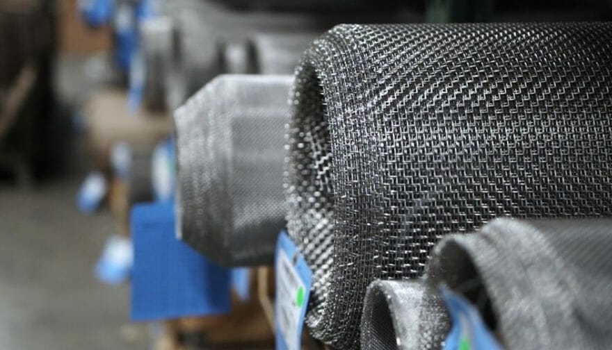 Factors to Consider when Choosing 400 Mesh Stainless Steel Screens