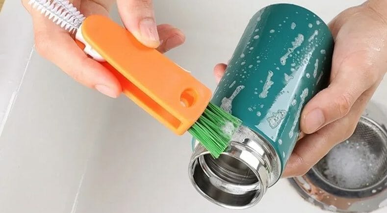 Keep your stainless steel water bottle sparkling clean