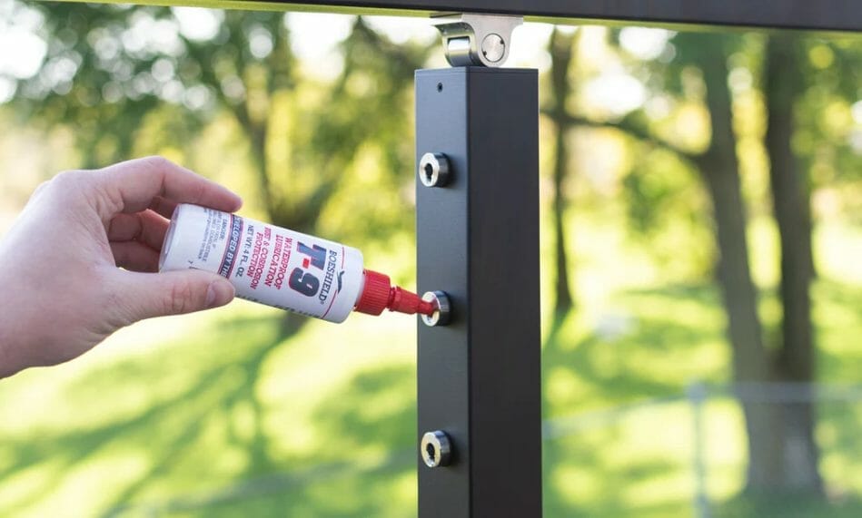 Maintenance and cleaning of a stainless steel mesh railing