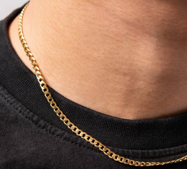 The Versatility of a Curb Chain Necklace