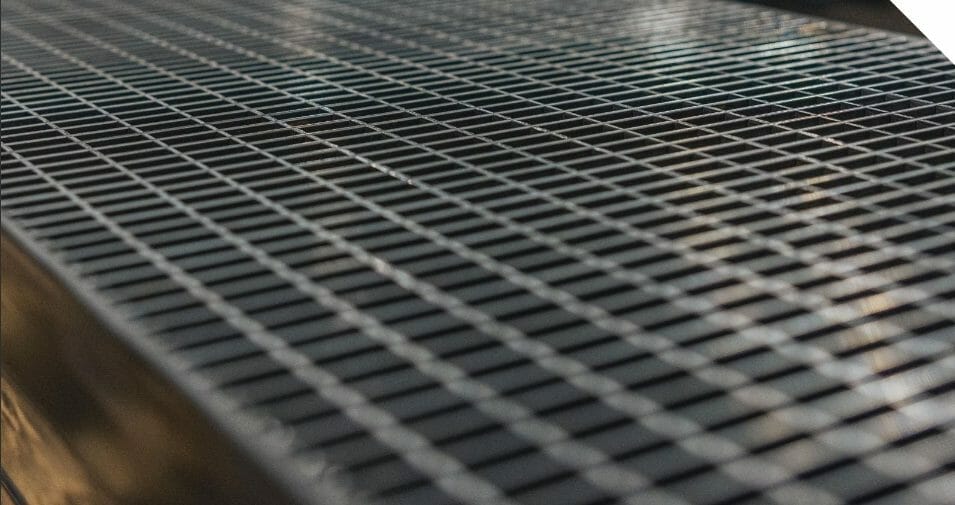 What are the Design Options Available for All Grip Stainless Steel Plate