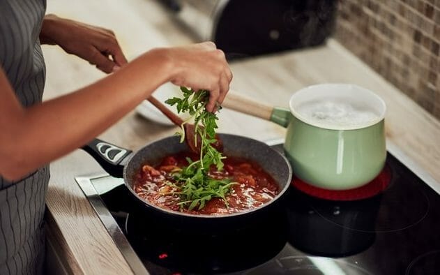 Can You Cook Tomato Sauce in Stainless Steel The Facts!