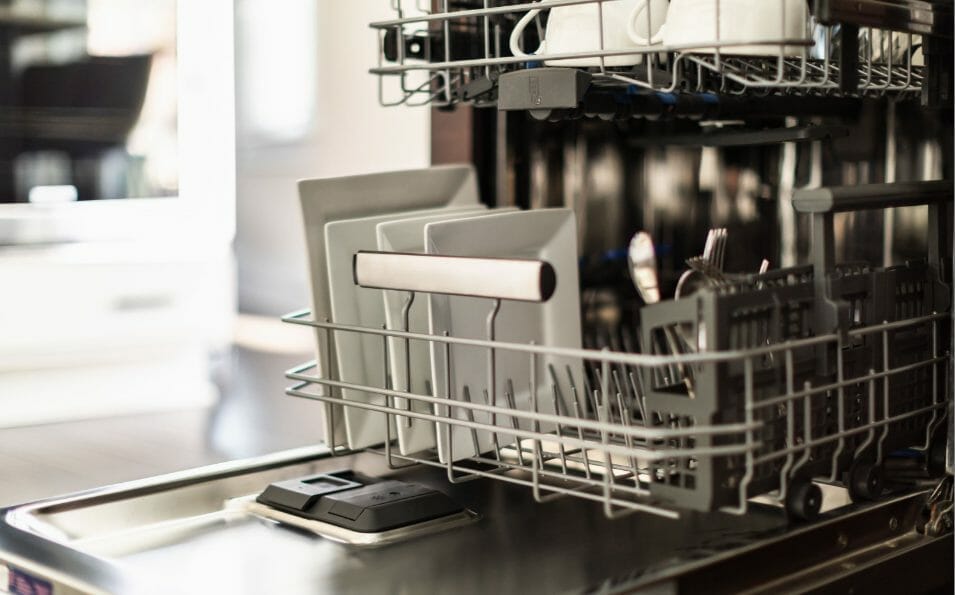 Cleaning and Maintenance of Plastic Dishwasher Tubs