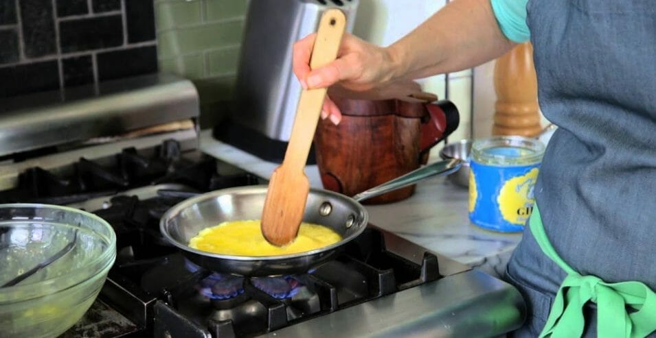 Cooking Eggs in Stainless Steel Yes, You Can!