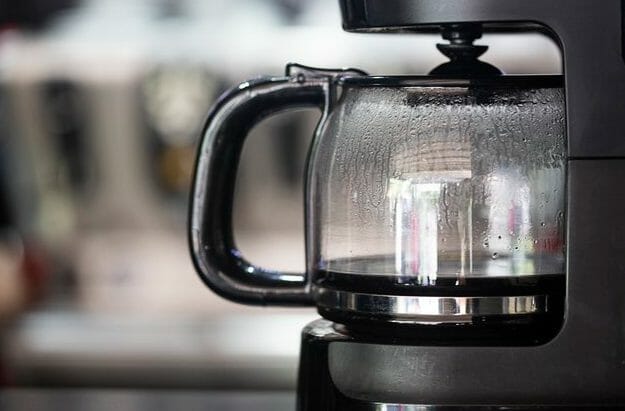 How to Properly Use a Coffee Maker with a Stainless Steel Warming Plate