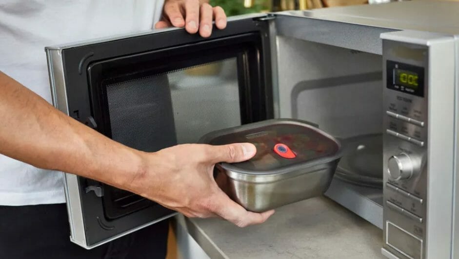 Precautions to Take When Using Stainless Steel in the Microwave