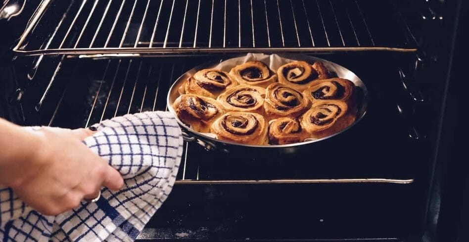 Precautions when Using Stainless Steel Pots in the Oven