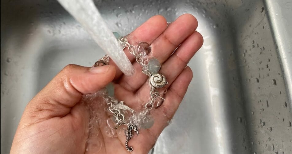Shower in Style Can Use Stainless Steel Chains in Shower