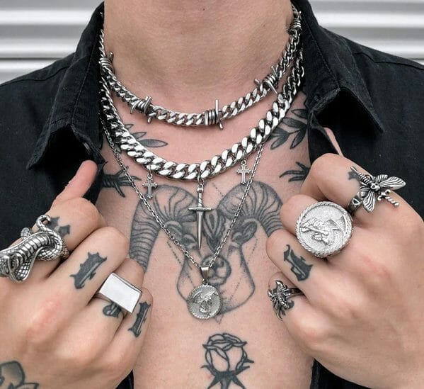 Styling Tips for Wearing Byzantine Chain Stainless Steel Jewelry in Fall