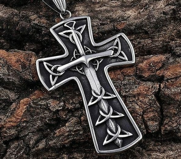 Stylish Stainless Steel Cross and Chain for a Timeless Look