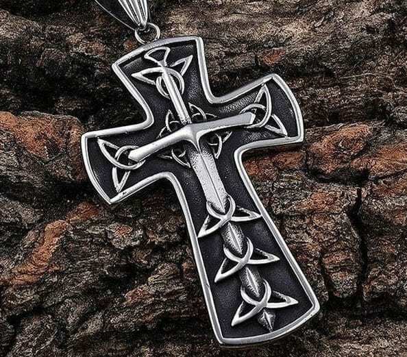 Stylish Stainless Steel Cross and Chain for a Timeless Look
