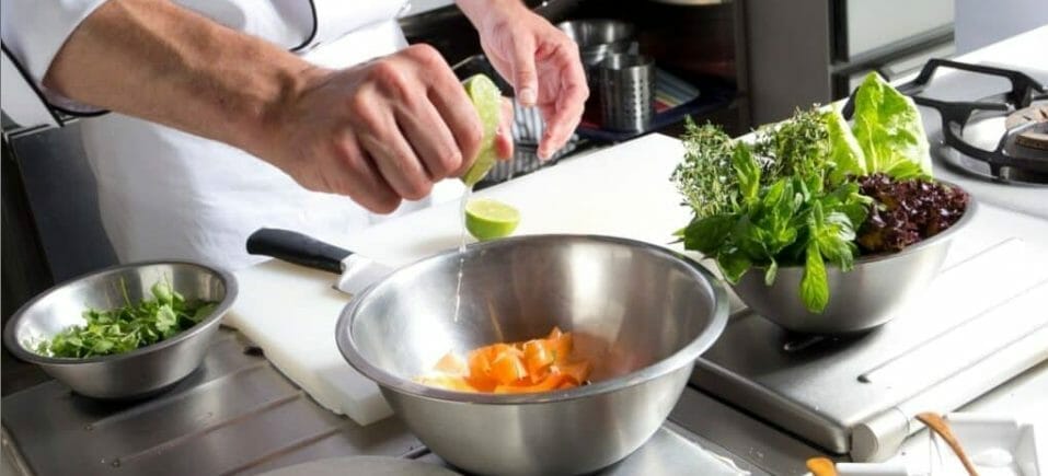 Factors to Consider Before Using Stainless Steel Bowls in the Oven
